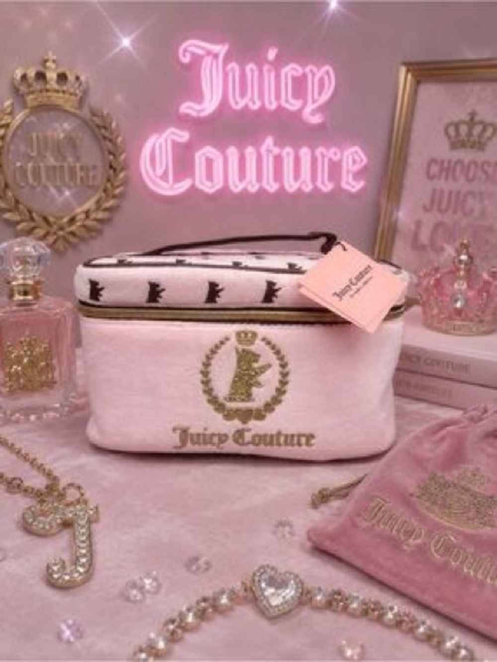 🏷️NWT✨💗Juicy Couture Light Pink Velour Cosmetic Bag with Gold Logo